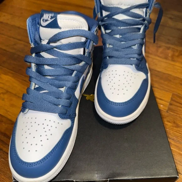 Nike Air Jordan 1 Retro High OG "True Blue" sneaker - Picture 5 of 6